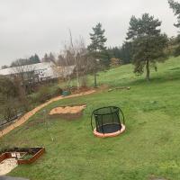 Odkaz: https://www.prirodnazahrada.eu/sites/default/files/styles/large/public/img_8980_1.jpeg?itok=45i0kJkD